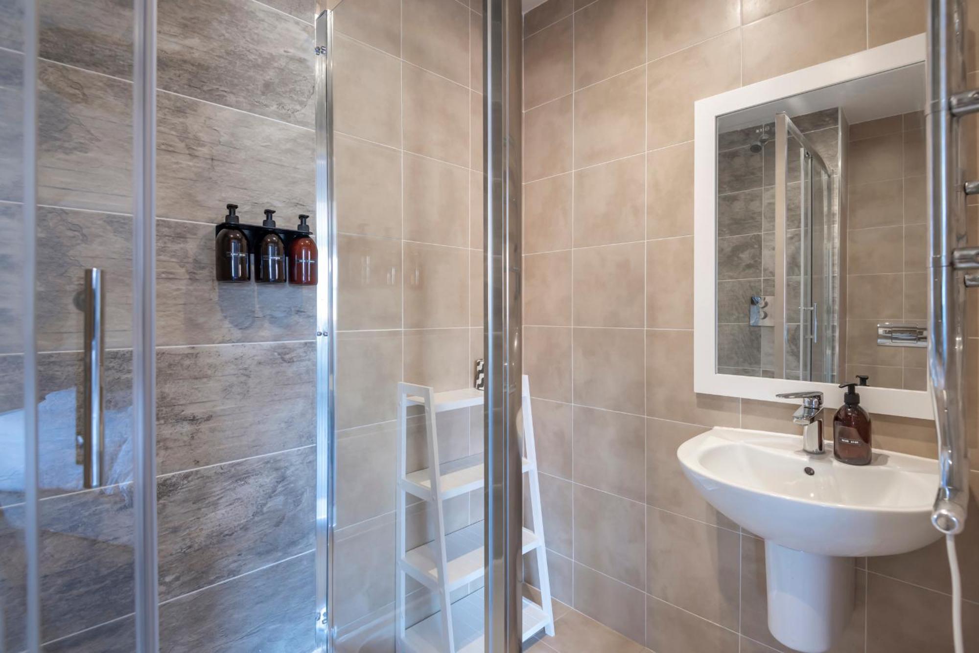The Loft - Spacious Luxury 2 Bed 2 Bath With Free Secure Parking And Tube Close By London Eksteriør billede